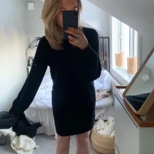 Klänning från obsession strl l - Säljer denna fina stickade klänning som aldrig är använd! Strl l men passar s-m också!