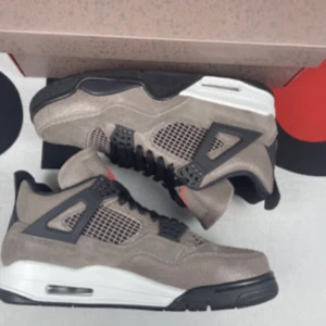 Jordan 4 Taupe Haze - Nya fina för 1300 skriv om ni är intresserade