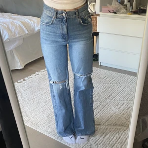 Jeans - Jeans från pull&bear som är sparsamt använda. Superfin passform!