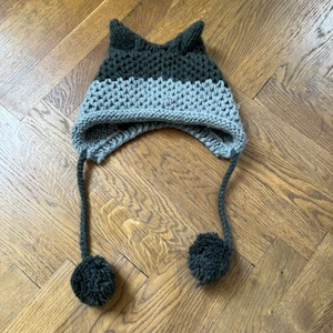 katt mössa y2k - använt skick. möts i stockholm eller fraktar :)