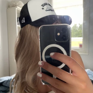 Keps - Säljer denna nästintill helt oanvända kepsen. Säljer då den ej kommer till användning! Nypris 294 Mitt pris 150 kr + frakt!🥰