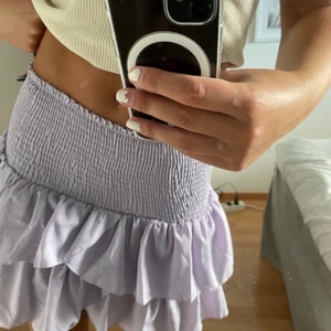 Nea Noir volangkjol - Säljer denna supersöta Nea Noir kjolen. Säljer då den ej kommer till användning! Nypris 415, Mitt pris 190 kr + frakt