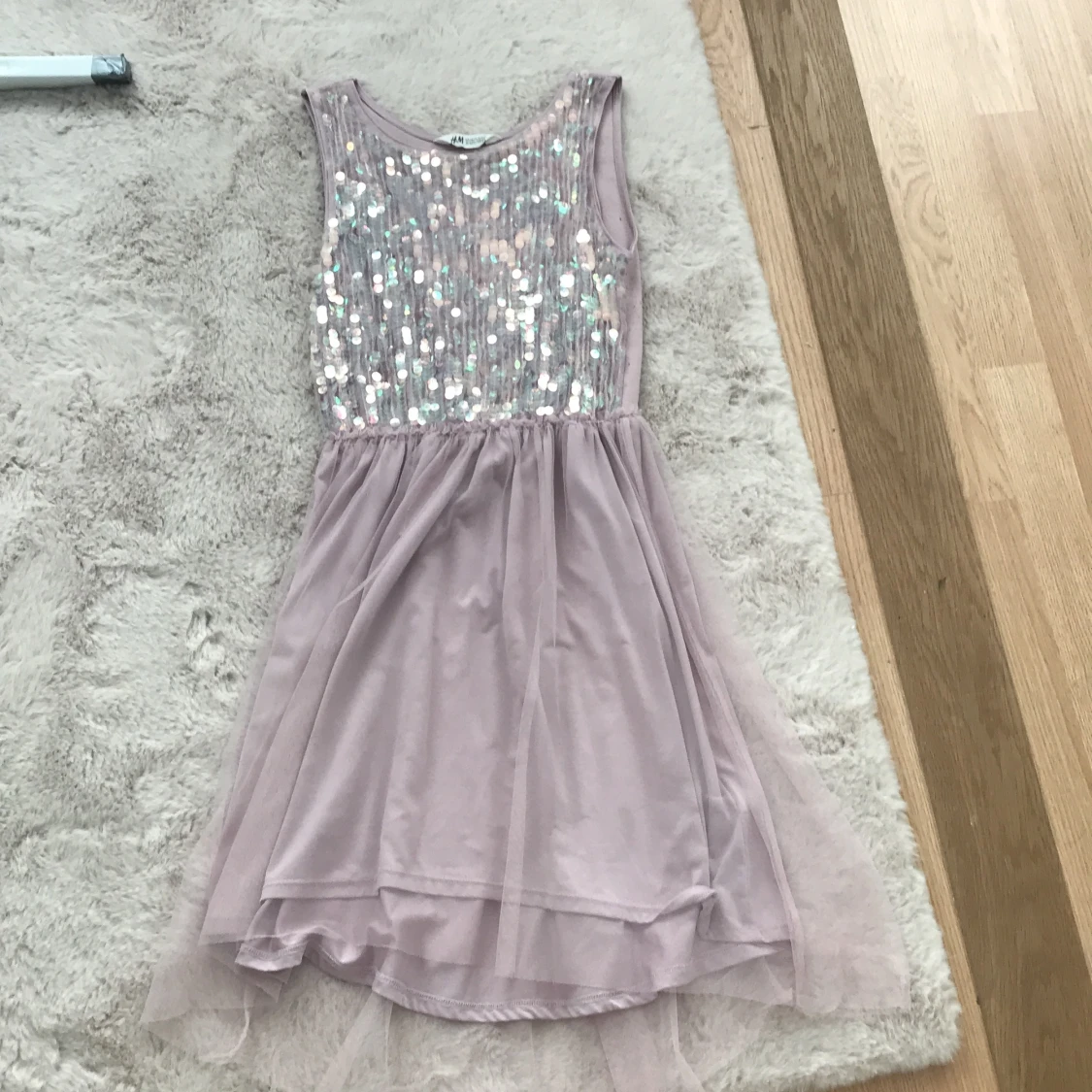 Rosa klänning med paligetter 