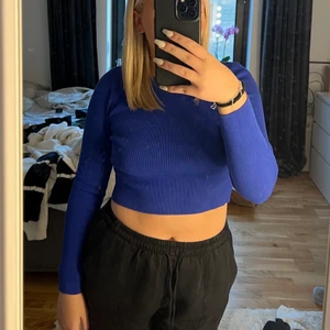 Blå ribbad topp - Superfin ribbad topp från zara! Finns i både blå och svart! Använda fåtal gånger😊