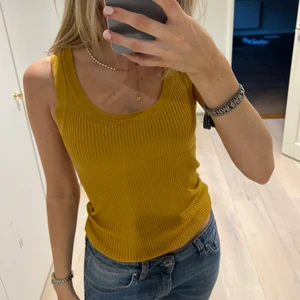 HM linne - Sjukt skönt linne från HM i en brun/orange färg i storlek XS🧡🧡 Stretchigt så passar XS-M