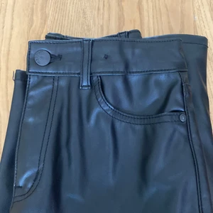 Skin byxor st 146 - Vida svarta skin byxor i bra skick 