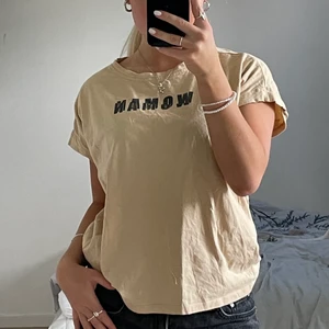 T-shirt - T-shirt från bohoo, köparen står för frakten på 49kr 