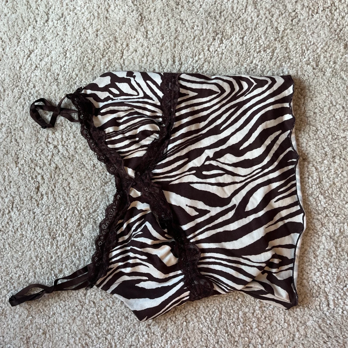 Zebra mönstrat linne med spetsdetalj - 90