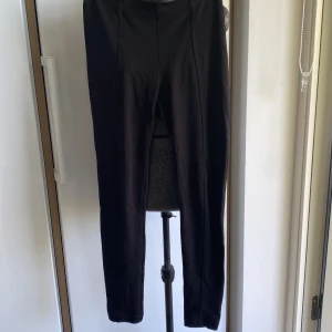 Mjuka leggings/tights stl s - Svarta leggings  Tjockare tyg  Stl S Från hm  Mycket fint skick 