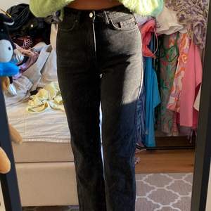 Superfina jeans verklgien, dock blivit lite för tighta för mig och lite korta (är 171 cm)