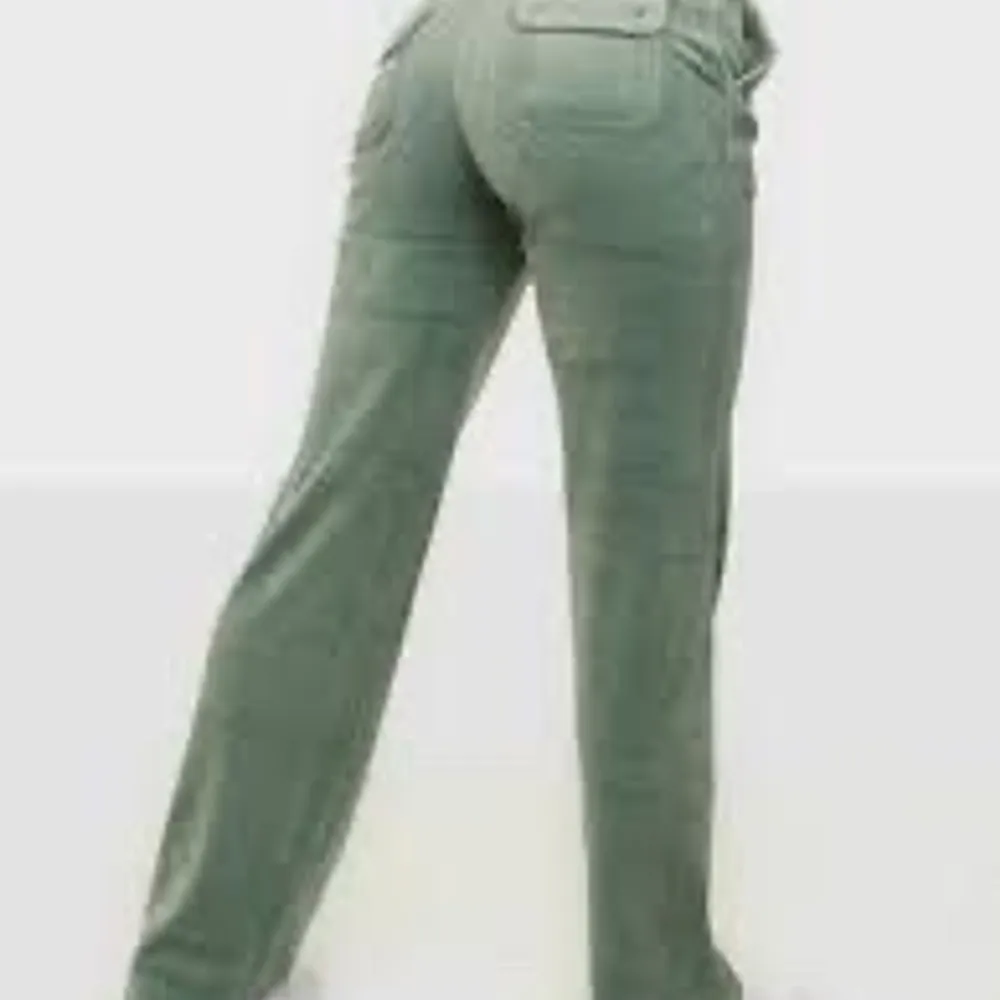 Hej! Jag söker ett par chinios gröna juicy byxor, helst i XS men S funkar!. Jeans & Byxor.
