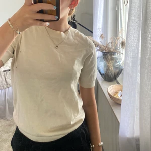 stickad t-shirt  - stickad t-shirt från lindex, bra skick nästan aldrig använd💕