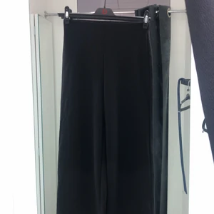 Byxa - Svart vida ben Ny