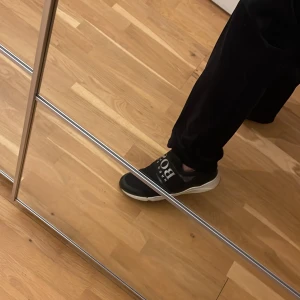 Hugo boss - Skit fräscha Hugo boss skor strl 39 köpta för 2300 säljs för 990