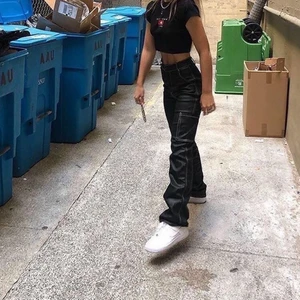 The kript byxor  - Storlek xs, ej använda dvs nyskick. Tunnare konstskinnsliknade material. Bilden med modell är lånad🖤