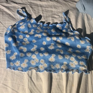 Shein  - Blommig 12-13y xs använd 2 gånger 