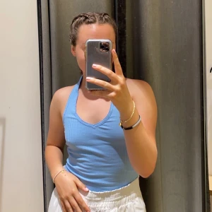 linne med öppen rygg - snyggt sommarlinne med öppen rygg. 