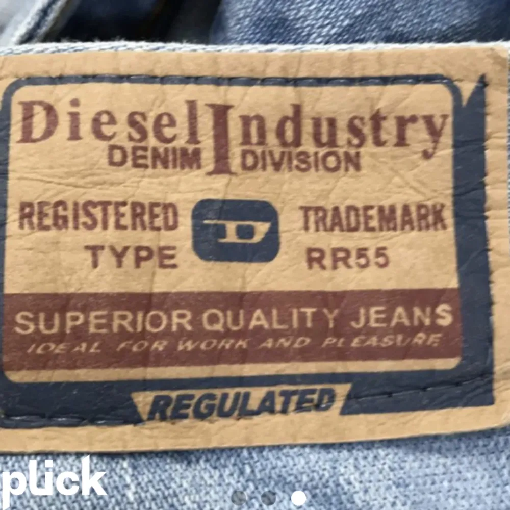 Snygga Diesel jeans i rak modell köpt second hand, inga defekter, skulle säga att dem passar en S/M dem är förkorta för mig (175)  ❗️Dem är ljusare i färgen i verkligheten❗️. Jeans & Byxor.