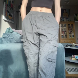 Byxor - Jätte snygga byxor som inte riktigt är min stil. Lätt strukna! Väldigt bekväma och passar till det mesta😊