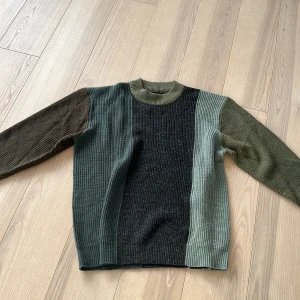 Pull and bear tröja - En ny stickad pull and bear collage tröja. Sitter som en M/L 