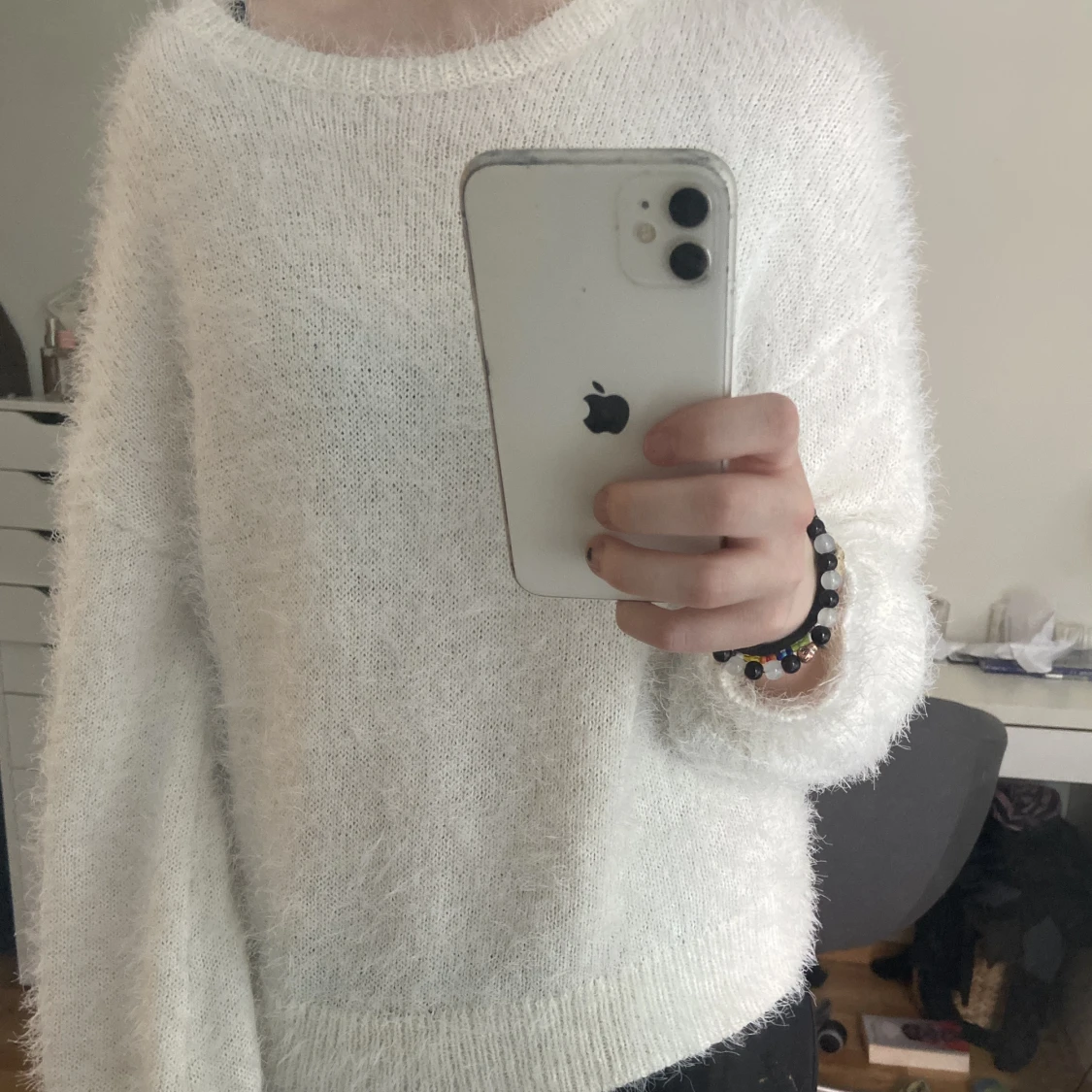 Vit fluffig tröja  - 91