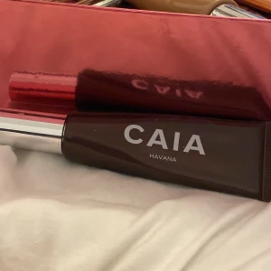 Caia bronser  - Caia bronzer. Använt en gång.  170 kr original pris 325.
