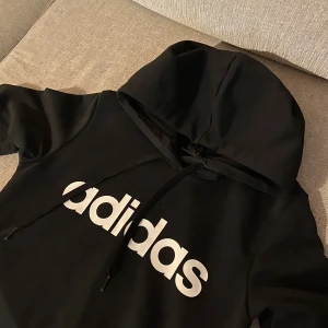 Adidas hoodie - Hoodie från Adidas, dam storlek XS. I fint skick🌟