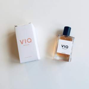 Säljer en parfym av Josephine Qvist ”VIQ IDYLLIC” EdP 50 ml. Endast testad. Säljer den då doften tyvärr inte passar mig. Parfymen har utgått och går inte längre att köpa.
