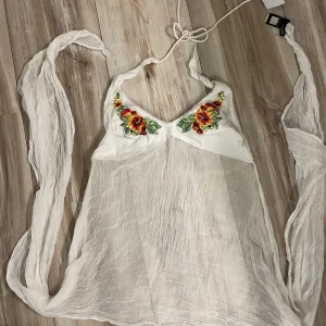 Top med knytning  - Söt top med knytning i ryggen 