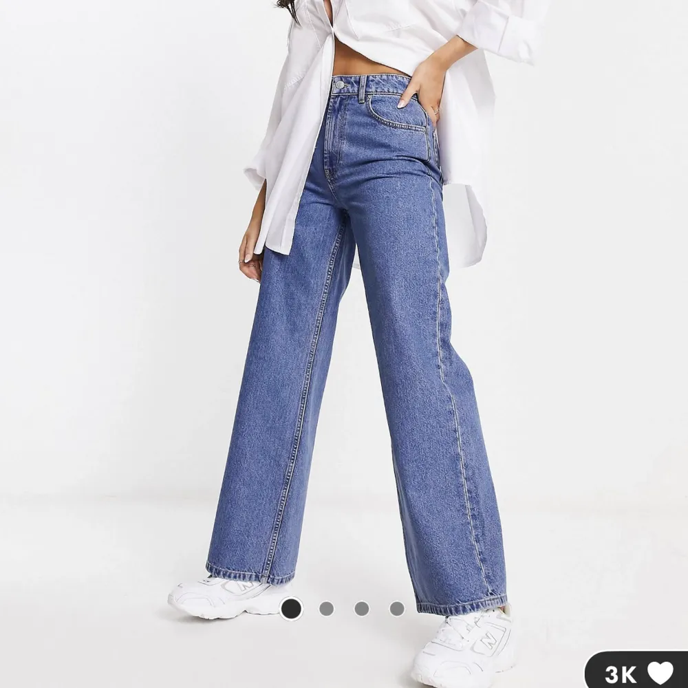 Oanvända. För stora för mig som är 26 vanligtvis. Hann inte skicka tillbaka till ASOS inom returtiden . Jeans & Byxor.