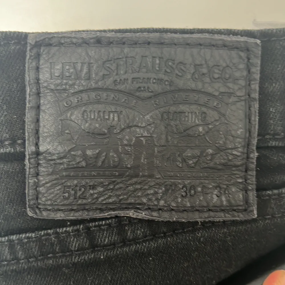 Svarta Levis jeans som är använda ett fåtal gången . Jeans & Byxor.