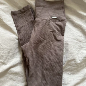 Aimn tights  - Knappt använda, köparen står för frakt🤍