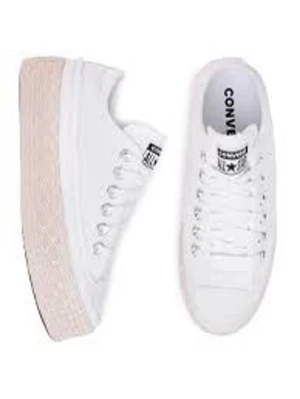Converse - Skitsnygga Low  Converse ! De passar perfekt till sommar . Säljer pga att de är för små. Använda 1 gång . Originalpris 750 säljer för 450
