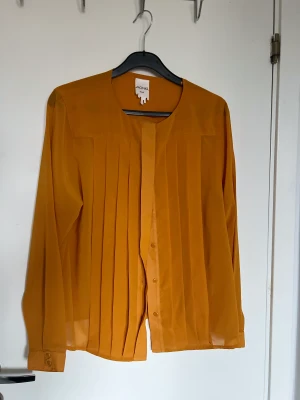 Orange skjorta  - Stl: S