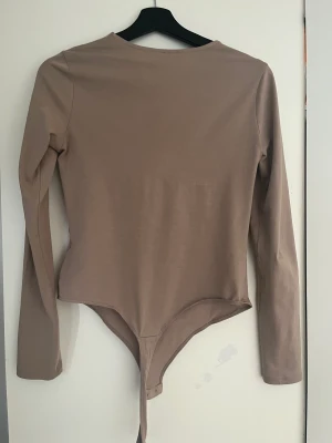 Body  - Knappt använd, i ett väldigt bra skick. Köpt för 200kr från hm. 