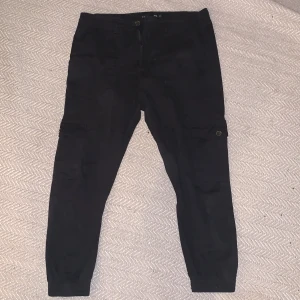 Cargo jeans  - Snygga jeans som framhäver rumpan