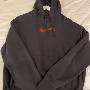 Nike hoodie herr - Ordinarie pris 600 kr. Aldrig använd. Passform oversize.