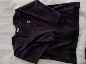 Adidas  - Sparsamt använd Adidas tröja 