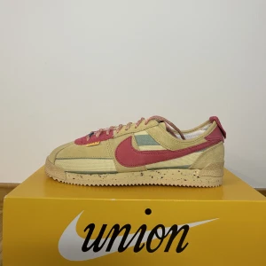 Nike Cortez x UNION - Säljer dessa oanvända, storlek 43