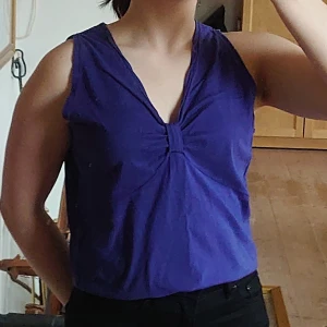 Blått linne - Blått linne från Merkantil. Är i bra skick. 