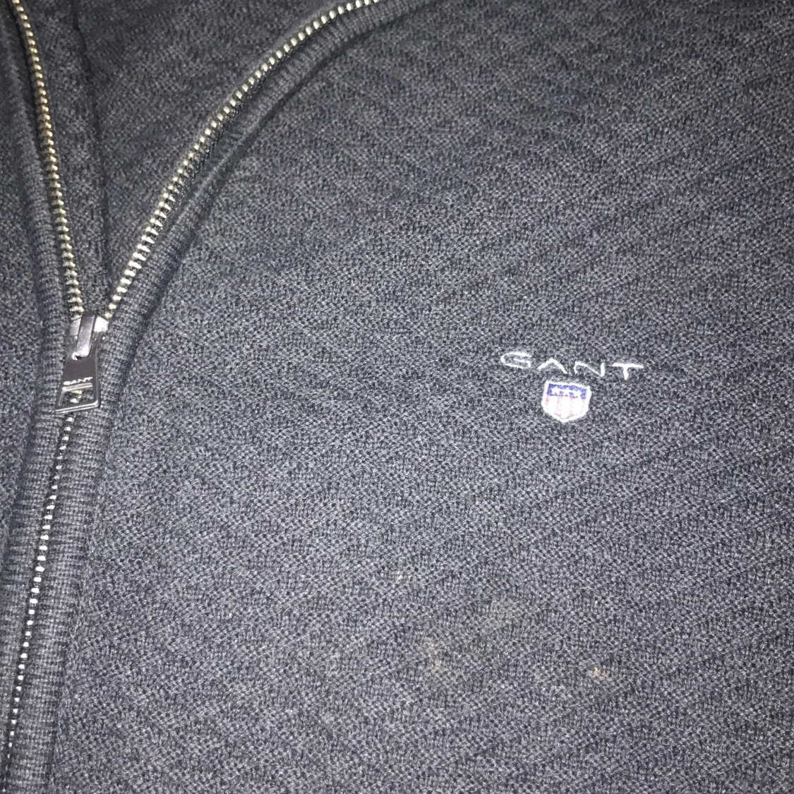 En långärmad tröja med dragkedja I märket Gant - 1