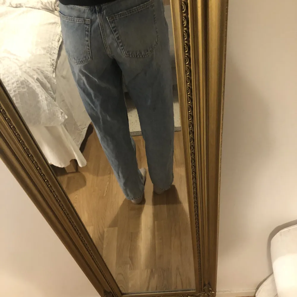Jeans från Gina Tricot✨ Storlek 36 och långa i benen. Sparsamt använda, i fint skick✨. Jeans & Byxor.