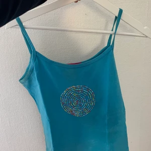 Linnee - Fint linne tappt färg i armhålan därav det låga priset köpt direkt för 100kr+frakt