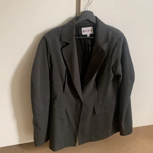 Na-kd kavaj - Storlek 38! Lite ”puffade” rundade ärmar!  