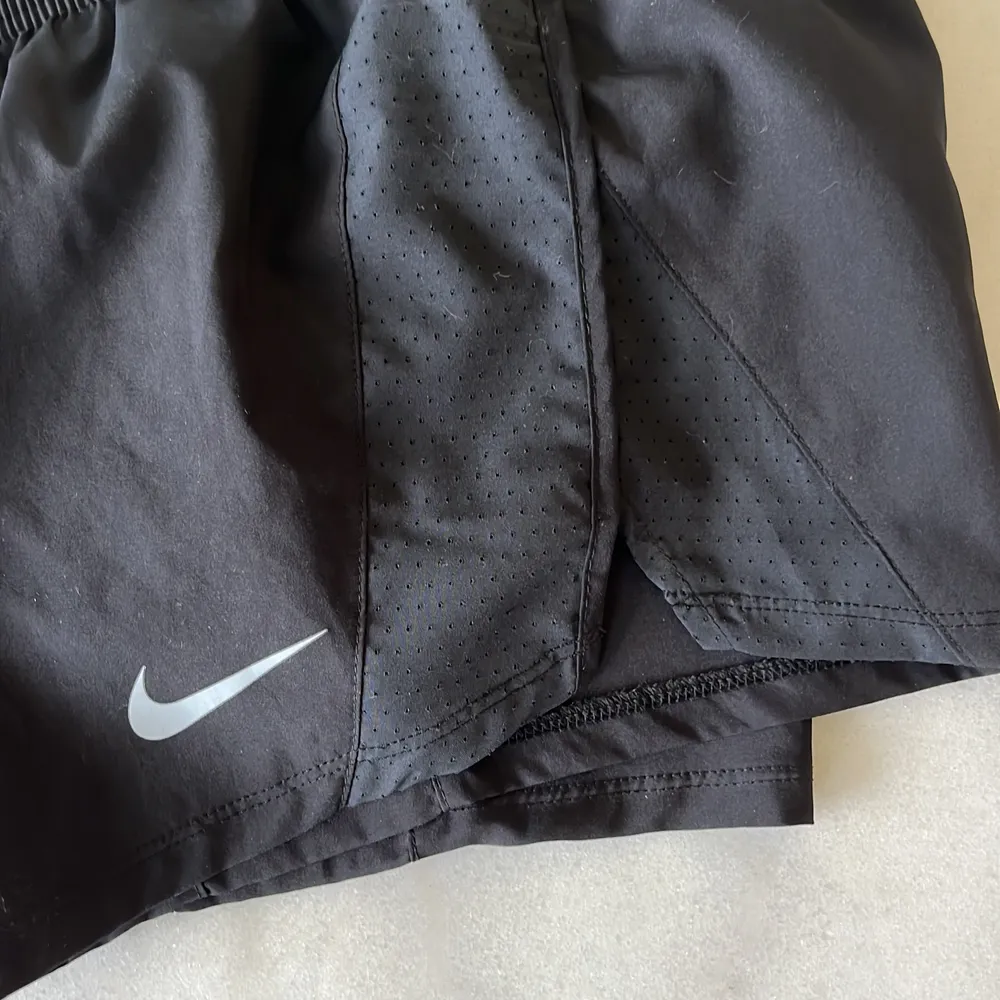 Löparshorts från Nike | Sparsamt använda | Fraktkostnad tillkommer 💌 . Shorts.