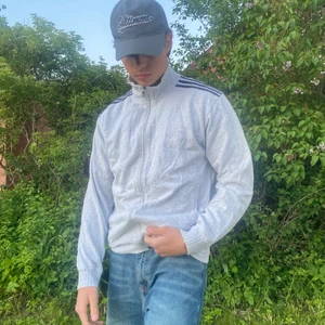 Adidas kofta  - Adidas kofta. Storlek L. Pris 299. 