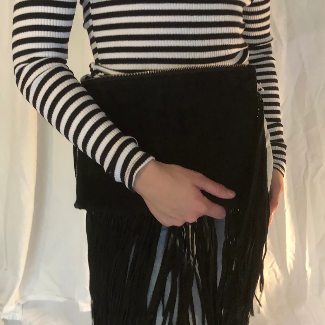 Svart väska med fransar  - 90