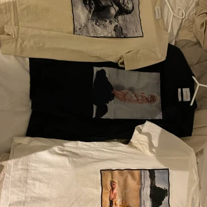 Limitato T-shirt  - 3 styckna 1500 för alla  Eller 500kr st Alla är storlek xs passar mig som är 175 Låda tillkommer 