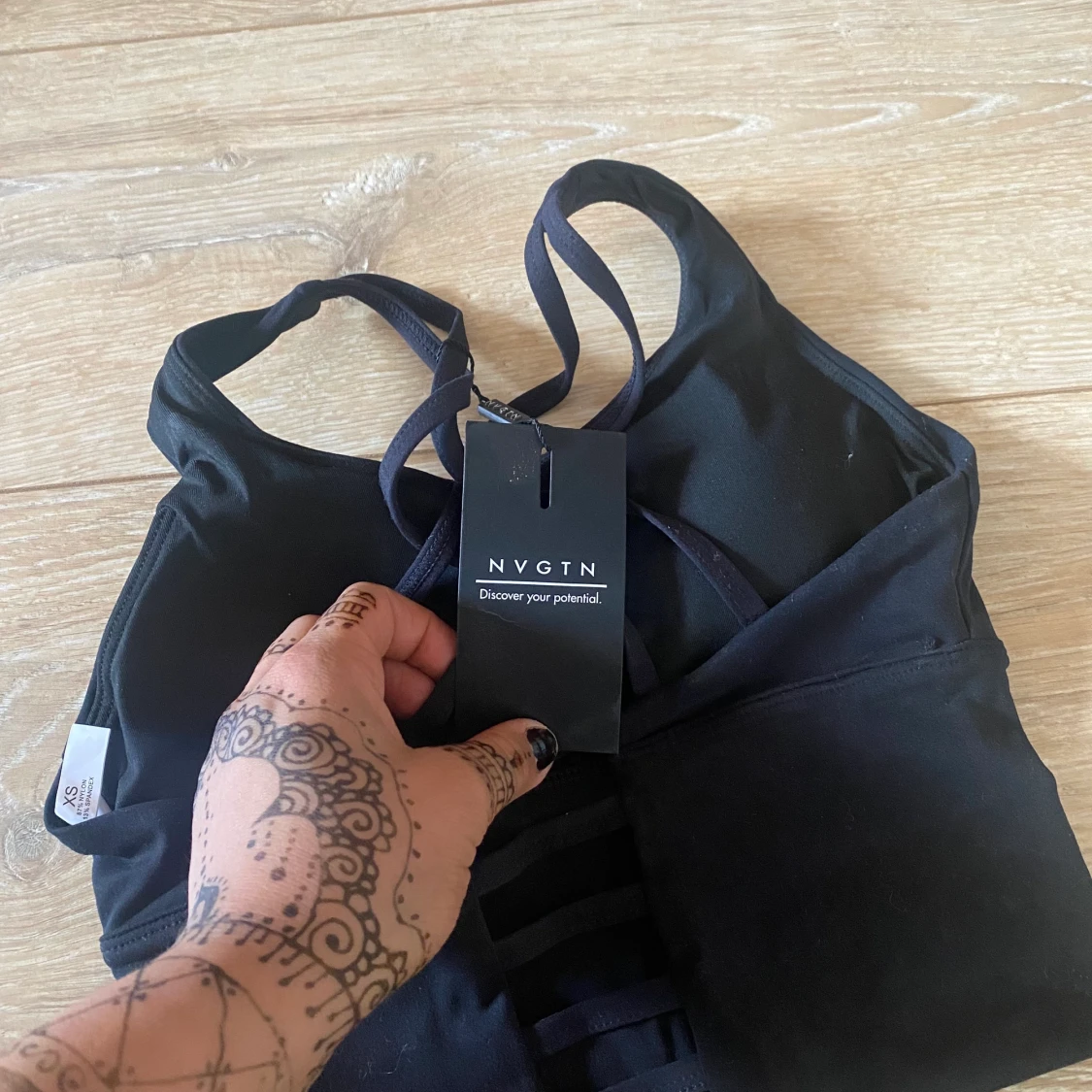 Nvgtn svart topp! Bara testad  - 91