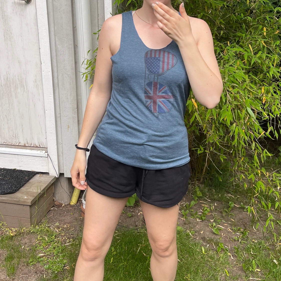 Blågrått linne med tryck